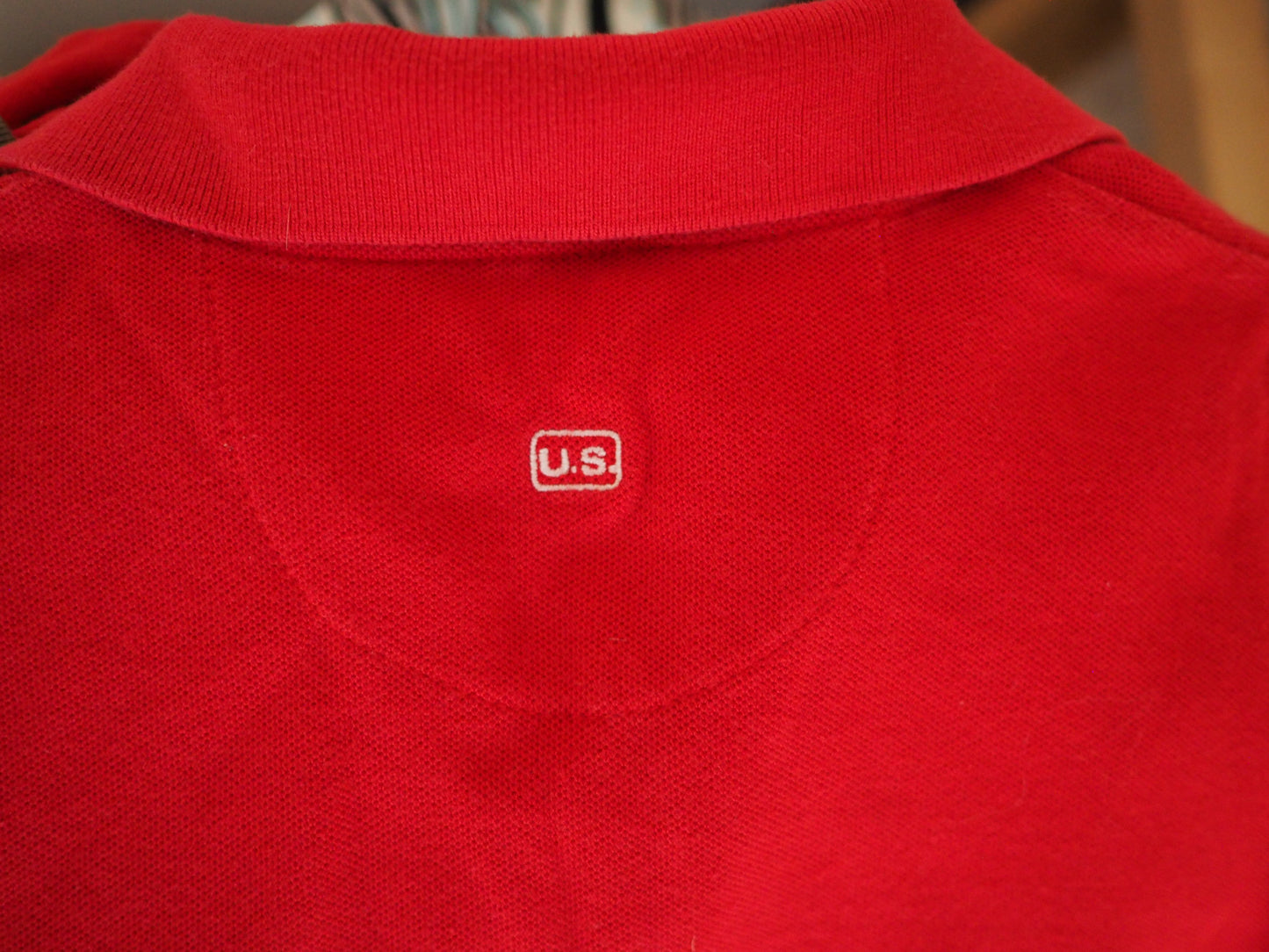 rød polo-top