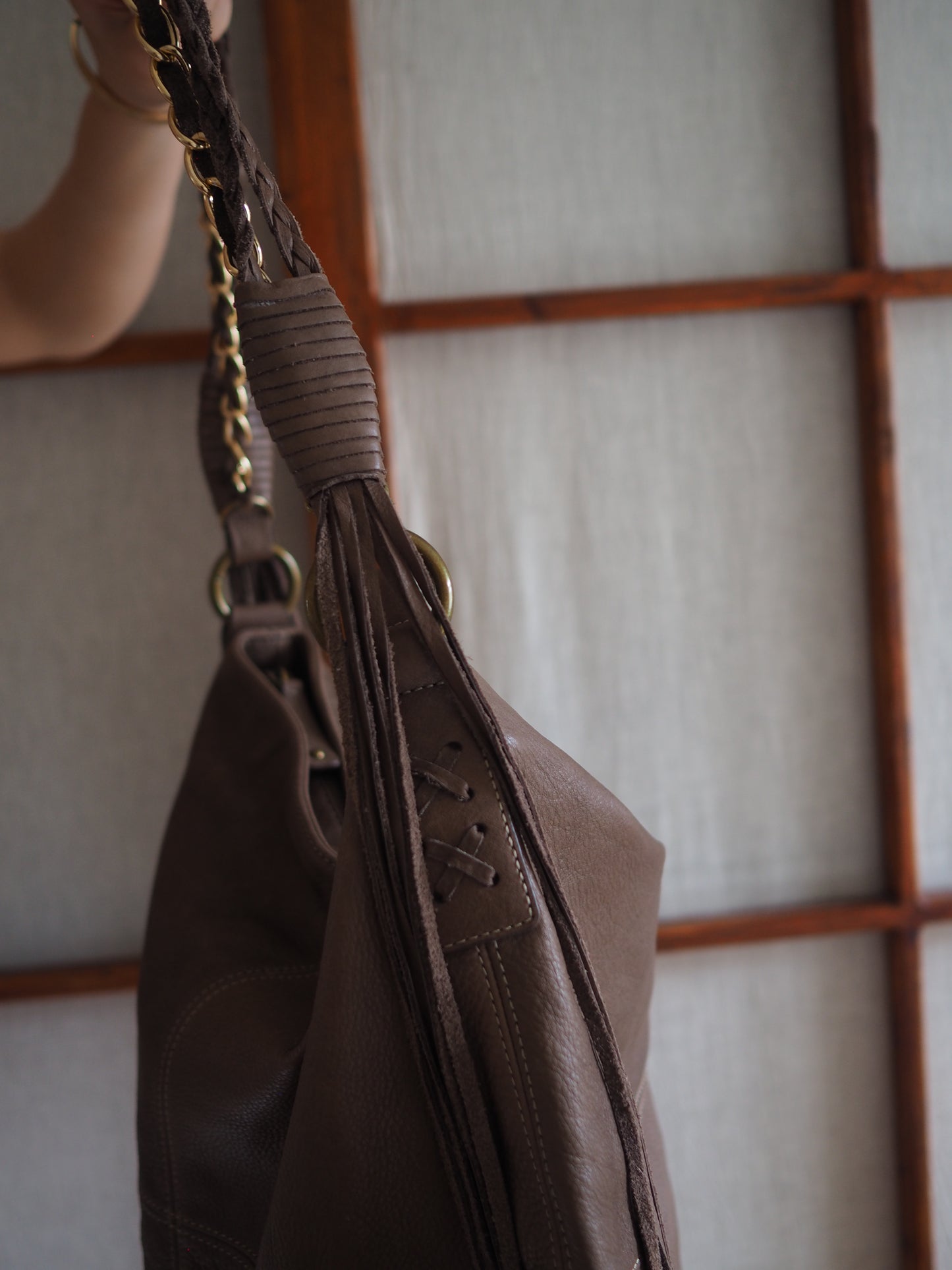 rummelig crossbody-lædertaske
